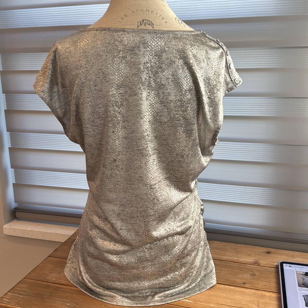 Calvin Klein Women’s Sleeveless Silver Metallic Top, buttons on shoulders size L - Picture 5 of 8